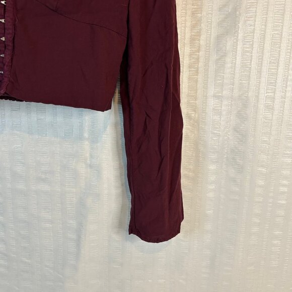 V-Neck Clasp Cropped Shirt Womens Sz Medium - Picture 6 of 10